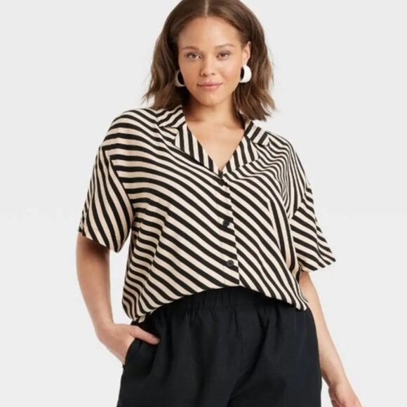 A new day M Striped Black and Cream Front Button Top - Picture 1 of 10